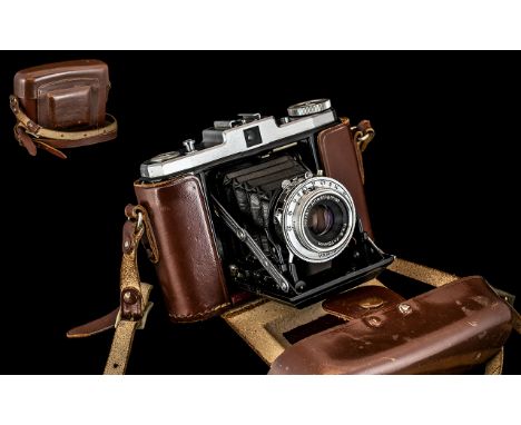 Zeiss Ikon - Nettar Folding Compact Bellows Camera with Anastigmat Lens - Pop up View Finder In Original Brown Leather Camera