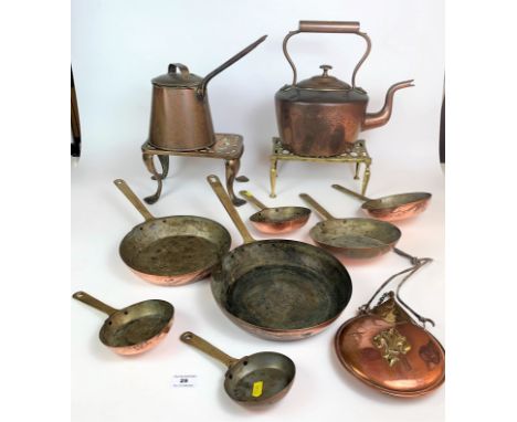 Set of copper pans, 2 trivets, copper kettle, long handled jug and flask