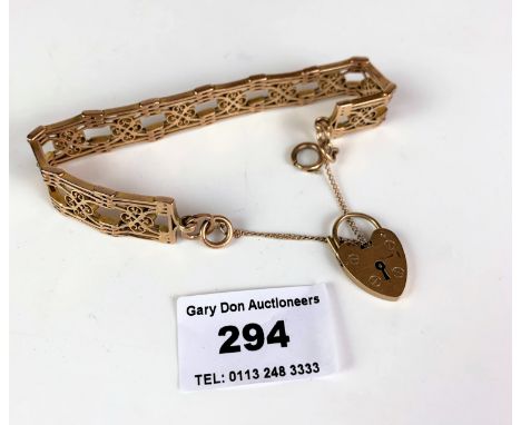 9k gold gate bracelet with heart lock, length 7” plus heart, w: 22.6 gms