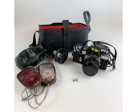 Carrying case including Minolta XE-5 camera, lenses and accessories