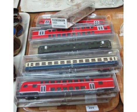 Tray of Fleischmann, made in Germany carriages in original perspex cases comprising 5626K, 5748K, 5625K, 5624K etc.  (12)