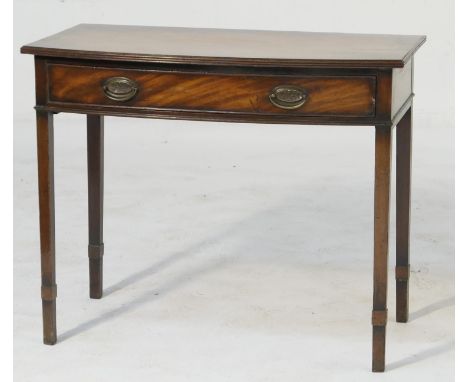 Mahogany bow front side table, 19th Century, the top with ebony line inlay and a reeded edge over a single long drawer with t