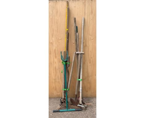 Quantity of Garden Tools 