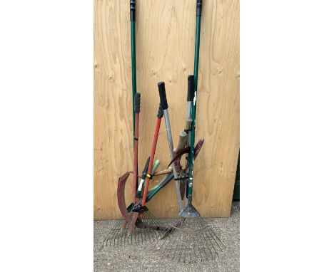 Quantity of Garden Tools 
