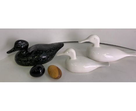 3x Ceramic Ducks and 2x Eggs 