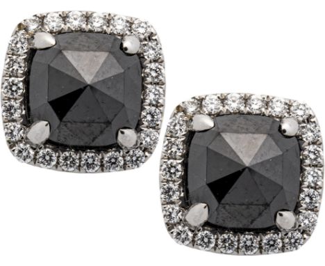 Diamant-Ohrstecker 750-er Weißgold ca. 4,4 g. Sportlich-elegantes Ohrstecker-Paar mit antik-reckteckigem, schwarzem Diamant i