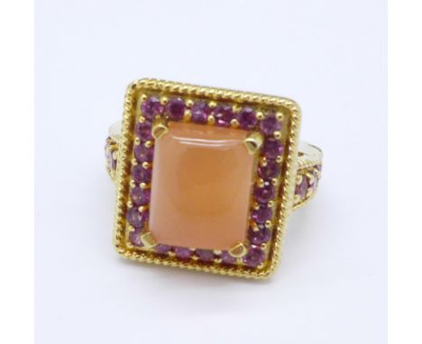 A silver gilt, peach 'moonstone' and rhodolite garnet ring, M