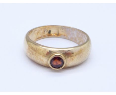 A 9ct gold and garnet set ring, 3.9g, N