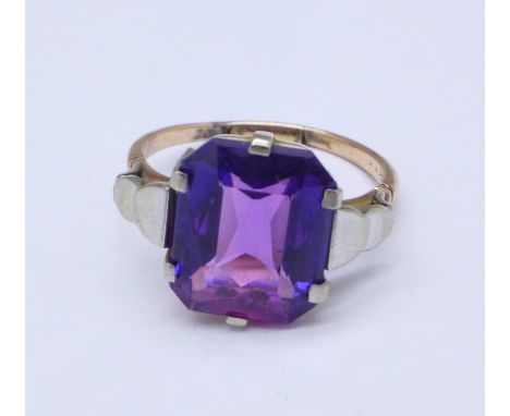 An Art Deco yellow metal and purple stone ring, stone approximately 11mm x 10mm, 3.5g, O