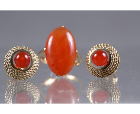 A yellow metal and hardstone ring, size M, and a matching pair of earrings, 11.2g gross 
