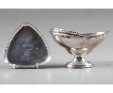 A Mappin &amp; Webb silver triangular dish and a silver sugar basket, 8.2oz troy approx 