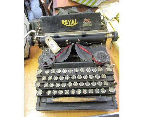 Early 20th Century Royal No.5 typewriter, New York USA (at fault) with cover 