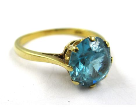 18ct Gold blue zircon solitaire ring, size 'M' 