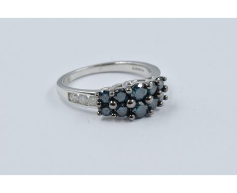 9ct White gold ring set treated blue and white diamonds, 2.8g 