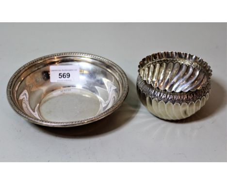 Reed & Barton, American sterling silver shallow bowl together with a small Birmingham silver sugar basin, 3.8oz t 