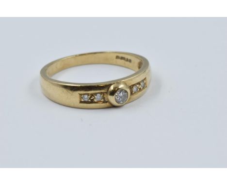 9ct Gold ring set five diamonds, size 'Q'Weight - 2g 