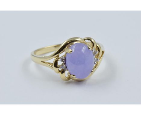 9ct Gold ring set cabochon amethyst and four small diamonds, size 'Q.5', 3gA modern (QVC) ring in virtually as new condition 