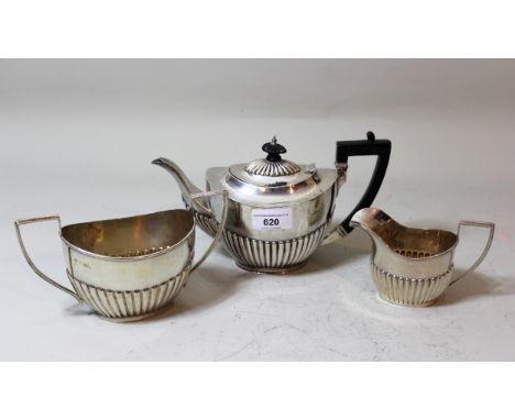 Silver three piece tea service Sheffield and Chester (later associated), 22oz t 