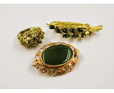 14ct Gold green jade leaf brooch, together with an oval jade brooch and a green stone ring 