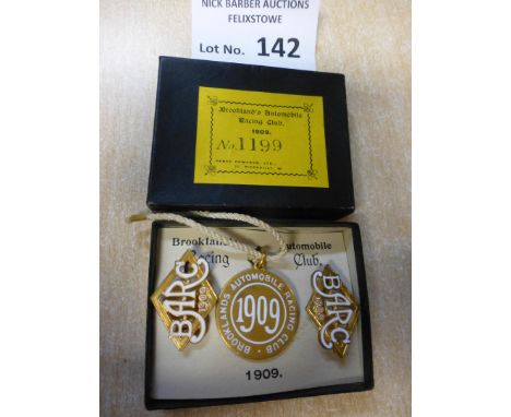Motor Racing : Brooklands Automobile Racing Club 1909 - boxed set members badge on card &amp; 2 lapel badges - in their box w