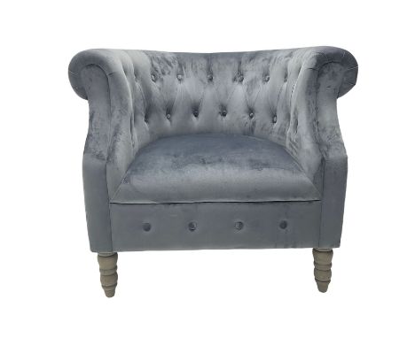 Natural velvet Chesterfield button pressed tub chair with rolled arms, turned oak legsDimensions: Height:&nbsp;78cm&nbsp; Len
