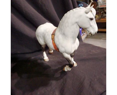 Beswick Percheron horse, model 2462, repair to leg. UK P&amp;P Group 2 (£20+VAT for the first lot and £4+VAT for subsequent l