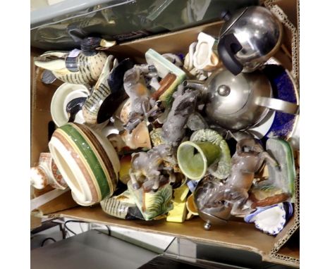 Mixed collectables to include Sadler and Sylvac. Not available for in-house P&amp;P 
