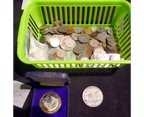 Mixed world coins notes and silver .UK P&amp;P Group 1 (£16+VAT for the first lot and £2+VAT for subsequent lots) 