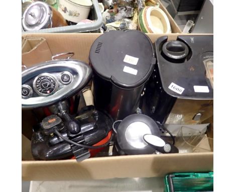 Mixed kitchenware to include coffee machines. All electrical items in this lot have been PAT tested for safety and have passe