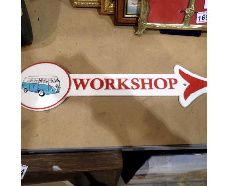 Cast iron VW workshop arrow sign, L: 41 cm. UK P&amp;P Group 2 (£20+VAT for the first lot and £4+VAT for subsequent lots)