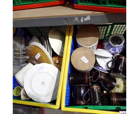 Mixed collectables to include Sylvac. Not available for in-house P&amp;P 