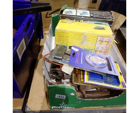Mixed hand and garden tools including two sanders. Not available for in-house P&amp;P 