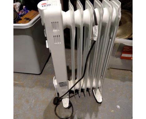 Small oil filled radiator. All electrical items in this lot have been PAT tested for safety and have passed. This does not co