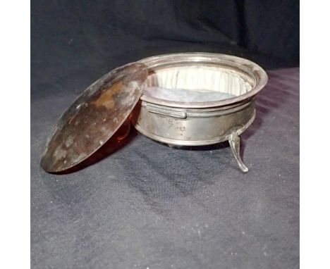 Damaged hallmarked silver three footed box with shell top. UK P&amp;P Group 1 (£16+VAT for the first lot and £2+VAT for subse