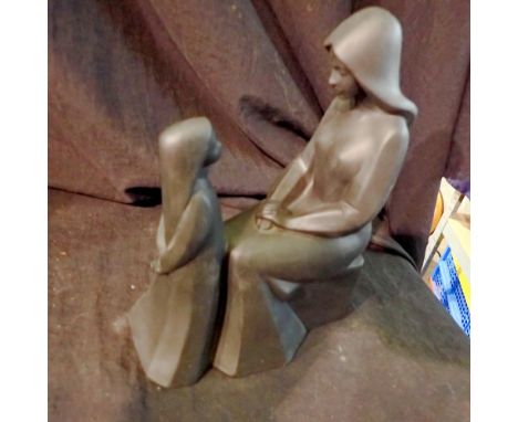 Royal Doulton figural group, Mother &amp; Daughter, HN2843, H: 21 cm. UK P&amp;P Group 2 (£20+VAT for the first lot and £4+VA