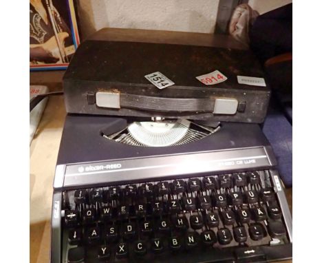 Silver reed SRZ80 De Lux manual cased typewriter. Not available for in-house P&amp;P 