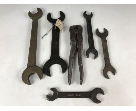 A quantity of Second World War German and Allied military tools 