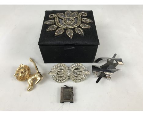 A beaded ring box containing a small quantity of vintage costume brooches, together with a white metal novelty Bible fob