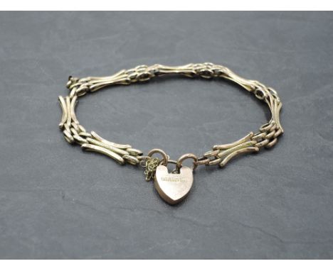 A yellow metal decorative gate bracelet stamped 9C having padlock clasp, approx 5.6g