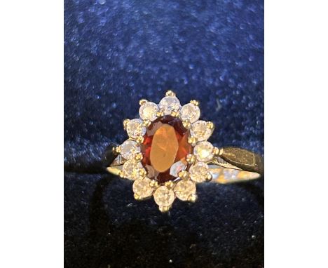 9ct Gold ring set with garnet & cz stones Size M 2.1g 