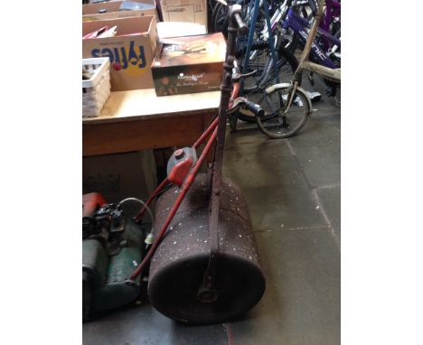 LARGE GARDEN ROLLER