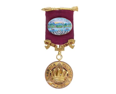 Masonic Interest - Edwardian 9ct gold circular 'Royal Arch' Aurora Chapter Lodge No. 3195 breast jewel, 9ct M.E.Z, 1910 clasp