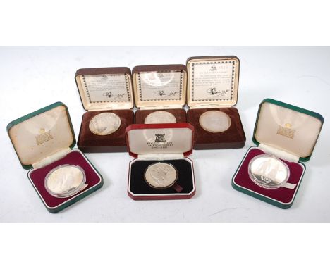 Three E.R. II 1977 Silver Jubilee commemorative medals, limited to an edition of 7500, each boxed with certificates, no's 051