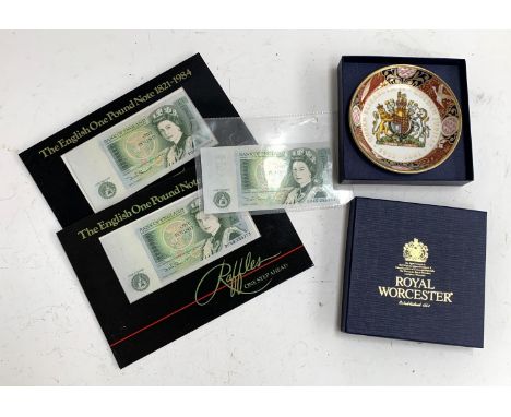 A Royal Worcester Queen Elizabeth II Golden Jubilee pin dish, boxed, together with three £1 notes 