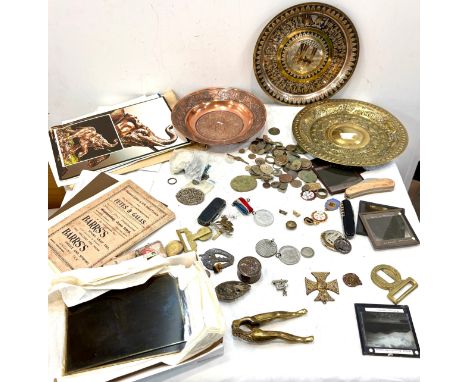 Selection of collectables to include coronation medals, nut cracker, penknives, slides, oriental brass and copper plates etc