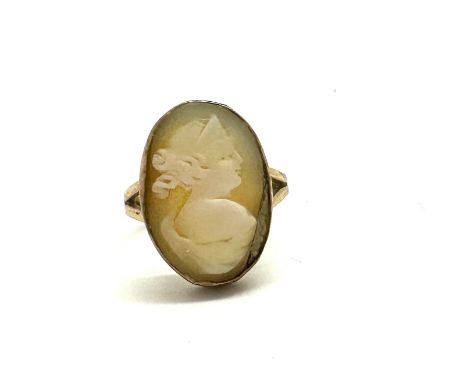 9ct gold cameo dress ring, has been repaired total weight 3grams, ring size K