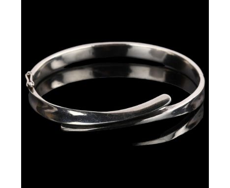 JENS JOHS AAGAARD - a Danish sterling silver hinged bangle, plain crossover form, band width 6.4mm, internal circumference 17