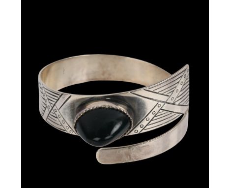 THORARINN GUNNARSSON - an Icelandic modernist sterling silver and quartzite Viking Revival torque bangle, set with high oval 