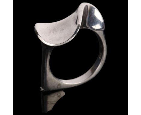 DANSK SUPERMARKED INDKOB - a Danish modernist sterling silver abstract ring, setting height 13.3mm, size Q, 9.2gNo damage or 