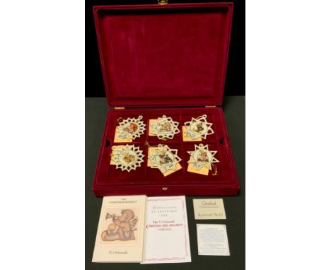 A set of twenty four Goebel Christmas tree stars/Snow flakes, box en suite 